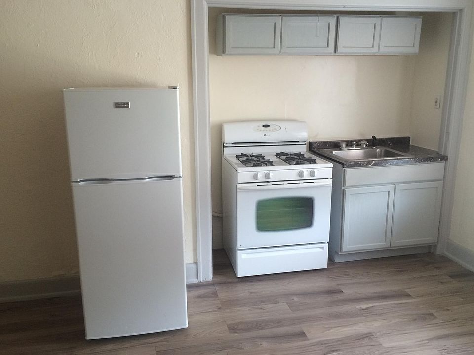 2nd image of 512 W Grand Blvd