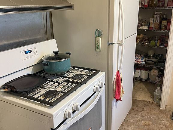 4th image of 710 ROYSTON AVE
