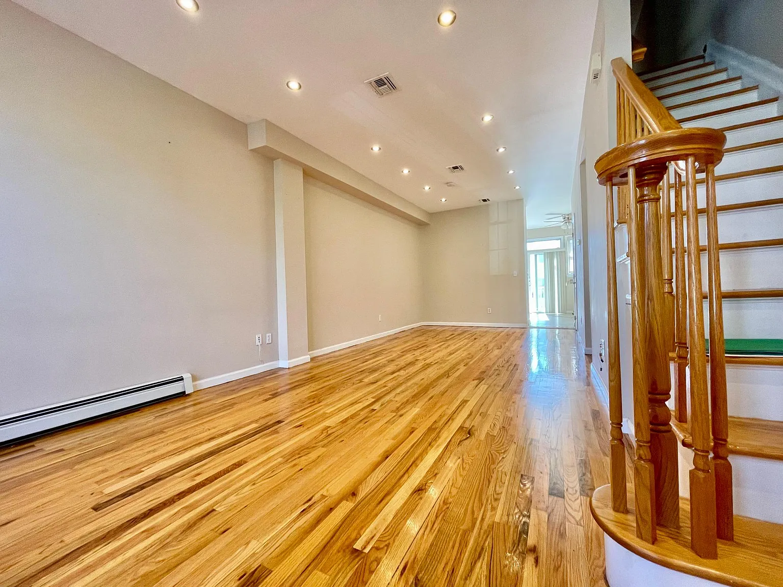 3 bed, 1260 sqft, $2,800 — Photo 2