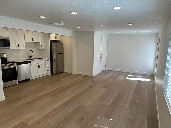 5th image of 657 W Lafayette St