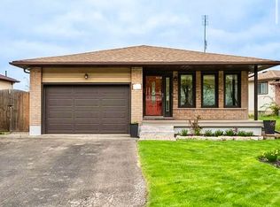 210 Clifton Downs Rd, Hamilton, ON L9C 6Z7