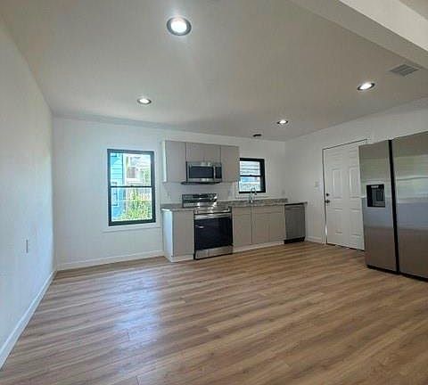 5th image of 1028 Sealy St