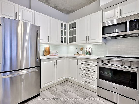 4th image of 36 Charlotte St #503