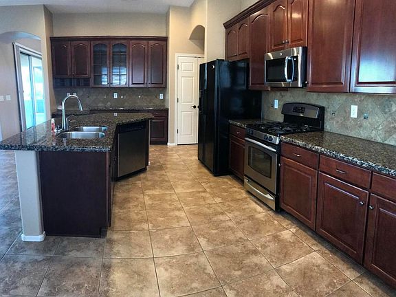 3rd image of 3431 N Mansfield Dr