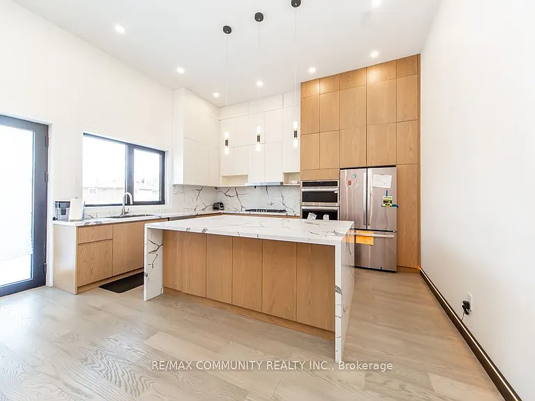 475 Wilson Rd N — Photo 16