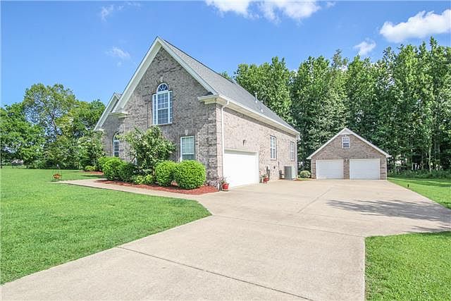 2nd image of 3008 Lillard Pl