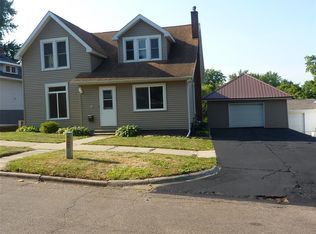 603 16th St, Belle Plaine, IA 52208