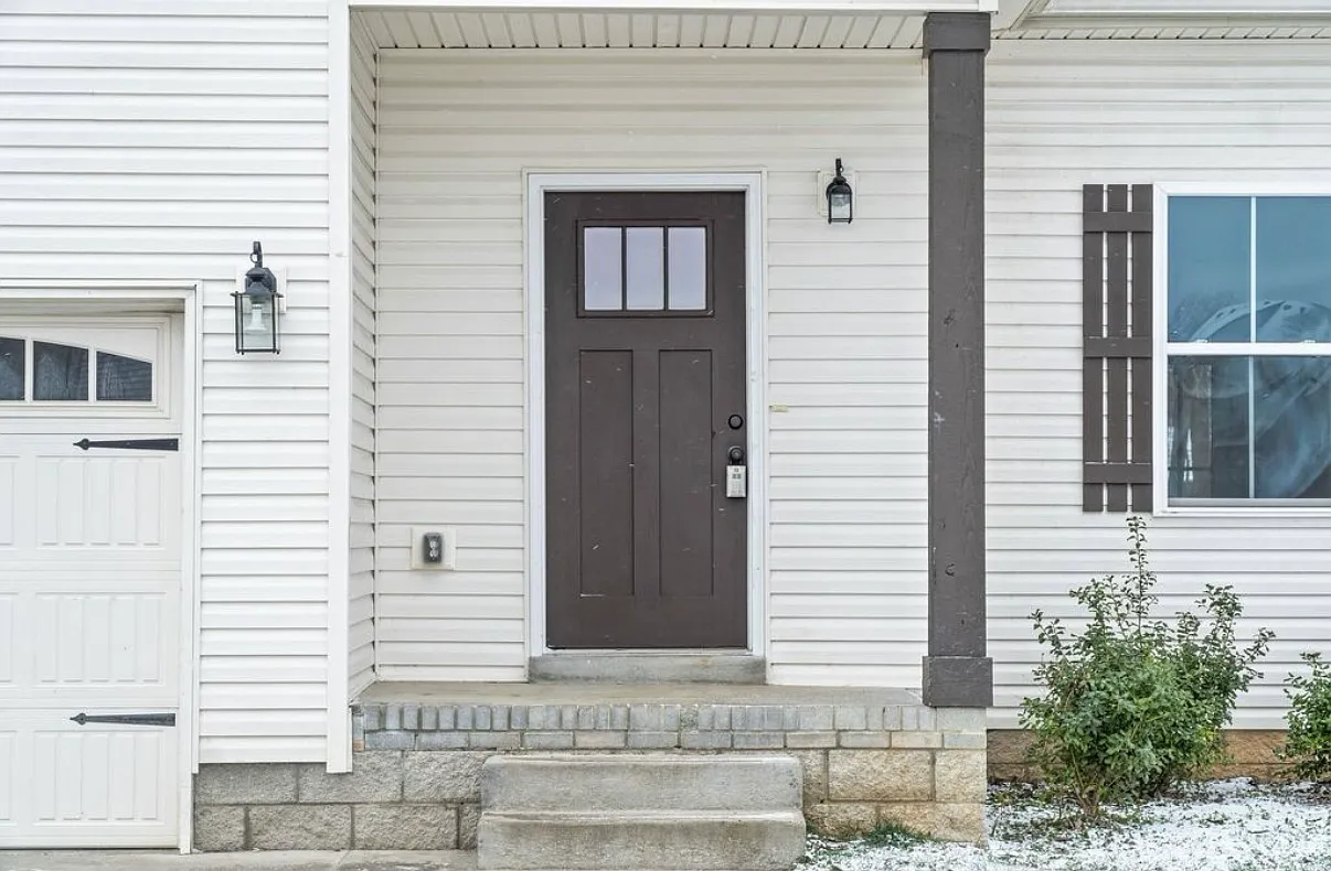 4 bed, 2.5 bath, 1810 sqft, $2,075 — Photo 3