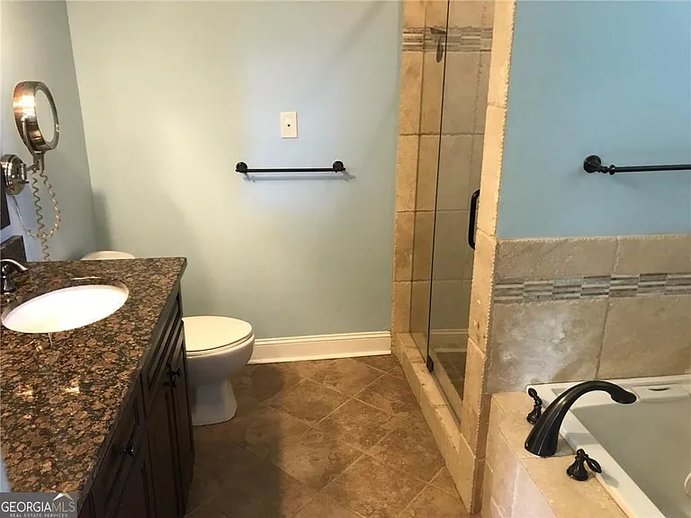 49 Leslie St — Photo 27