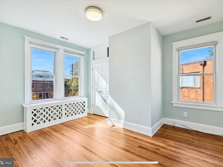 4451 Macarthur Blvd NW — Photo 36