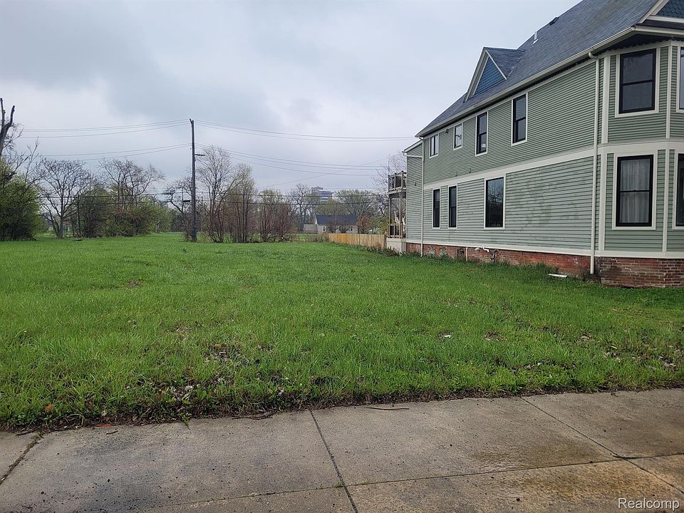 2nd image of 3028 14th St