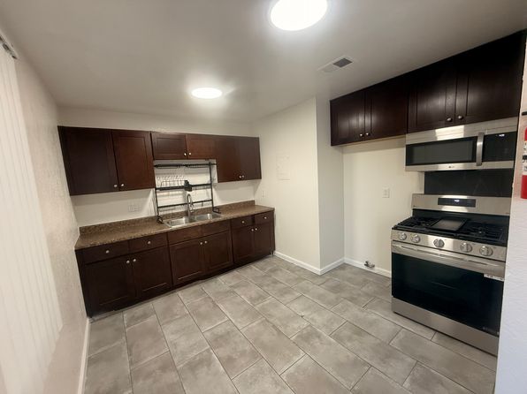 1074 N Willow Ave #C