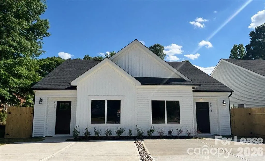 3 bed, 2.0 bath, 1212 sqft, $2,100 — Photo 1