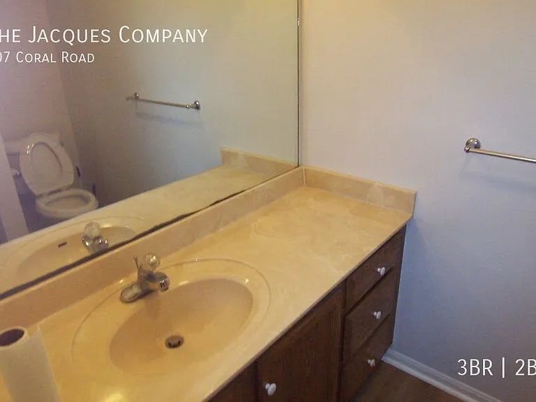 407 Coral Rd — Photo 8