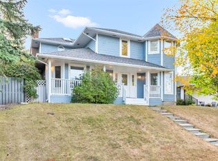 147 N Scenic Way NW, Calgary, AB T3L1B6