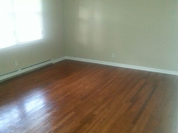 4th image of 709 Willow St