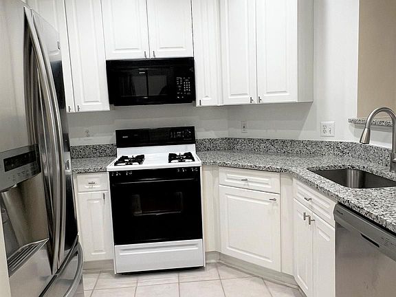 5th image of 2701 Bellforest Ct APT 304