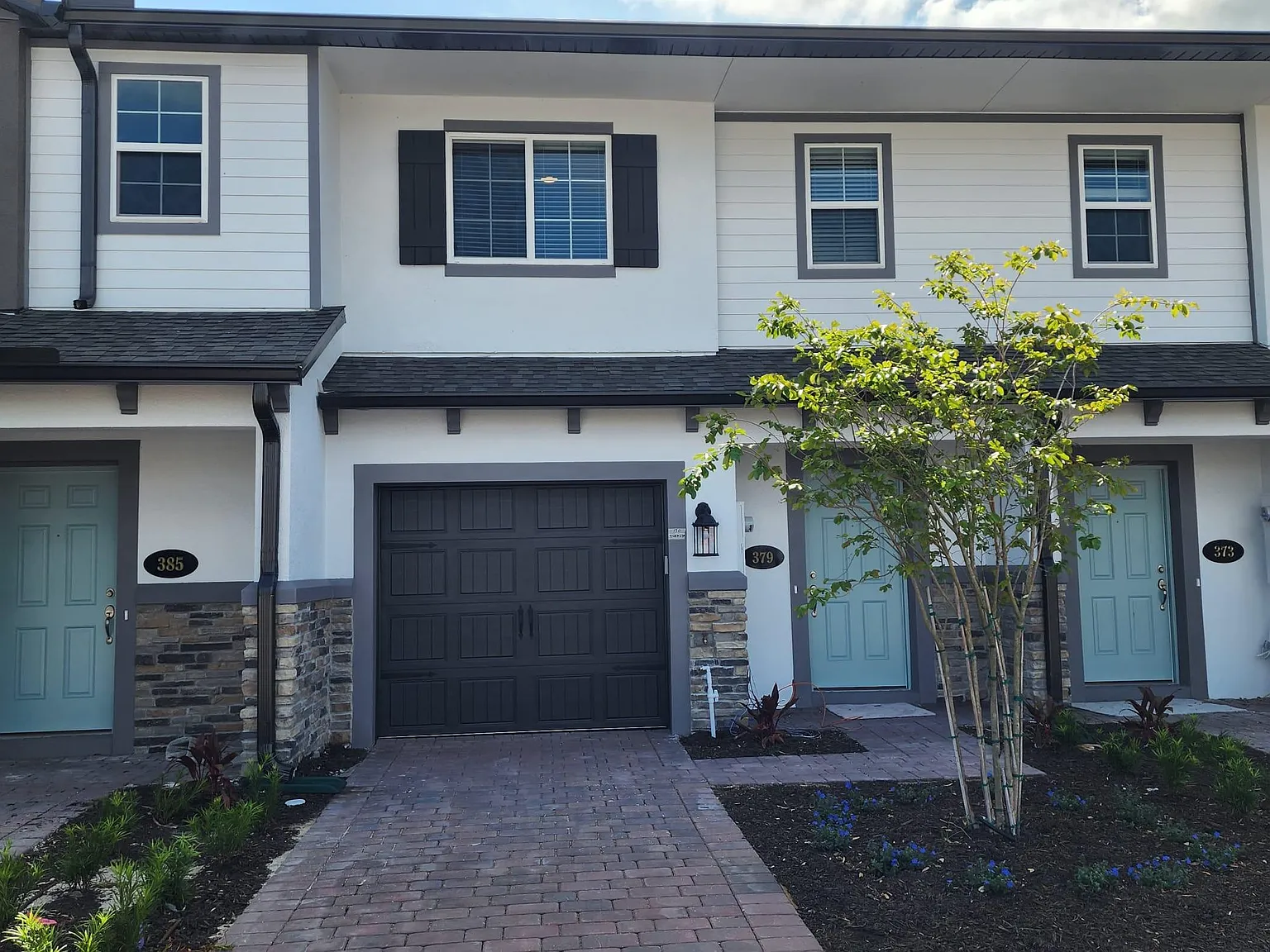 3 bed, 2.5 bath, 1379 sqft, $2,250 — Photo 2