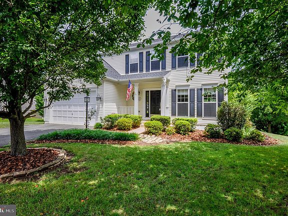 2nd image of 3901 Lynnhaven Ln