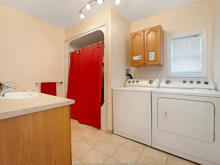 907 Gladstone Ave #MAIN — Photo 11