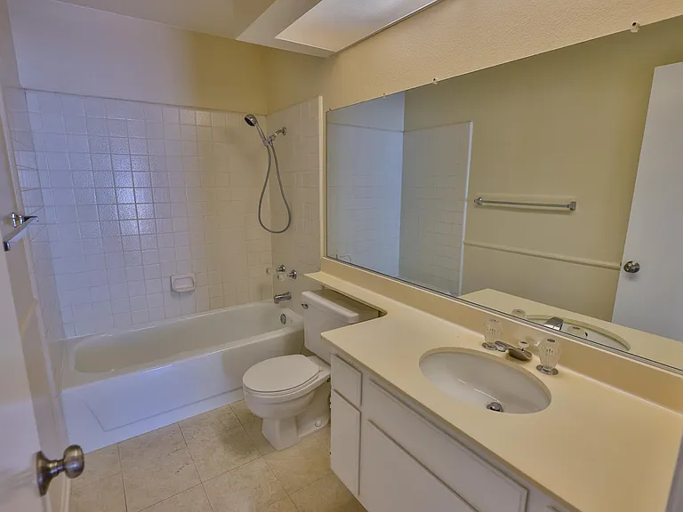 1061 Thistlegate Rd — Photo 10
