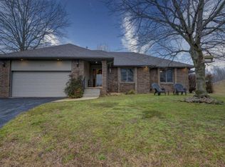 1387 W Cantor Place Dr, Nixa, MO 65714