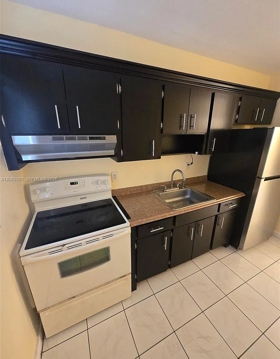 Davie Area — Photo 1