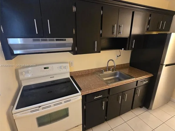 7340 NW 37th St APT 1-4, Hollywood, FL 33024