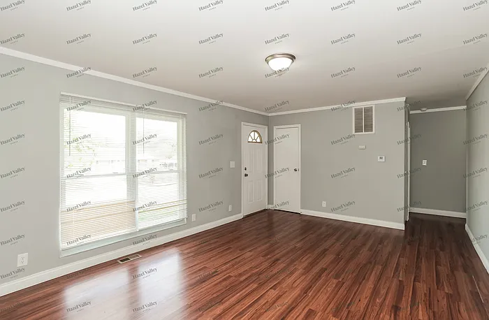 3 bed, 1.0 bath, 1073 sqft, $1,630 — Photo 4