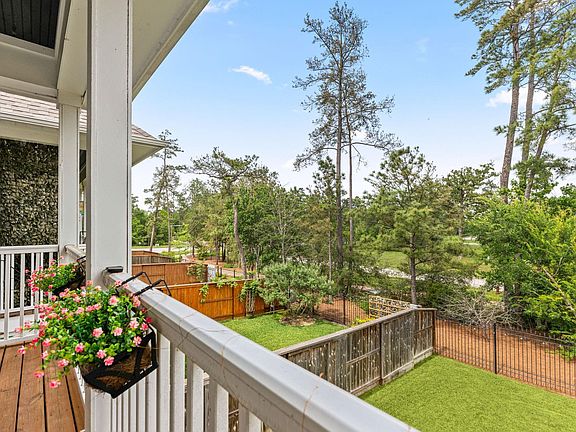 5th image of 74 Dobbs View Ln