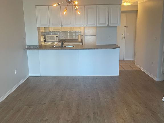 4th image of 909 Bay St #2108