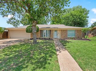 909 Ridge Dr, Bedford, TX 76021