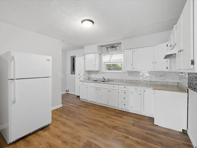2448 N Irwin St — Photo 4