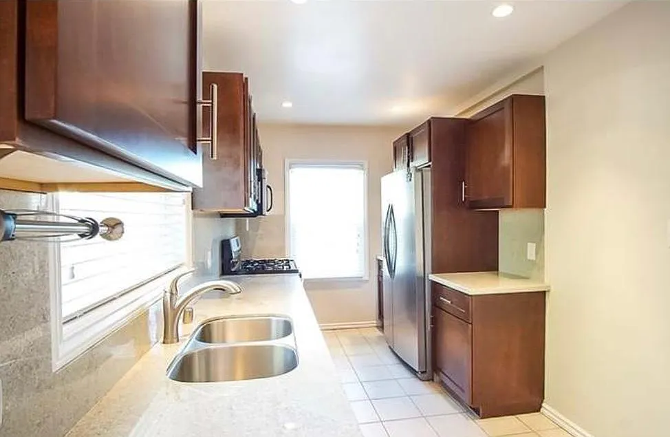 6713 Enfield Ave — Photo 3