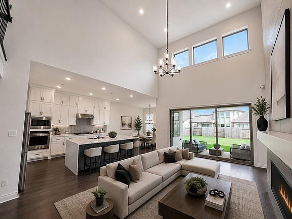 4th image of 113 Low River Ln