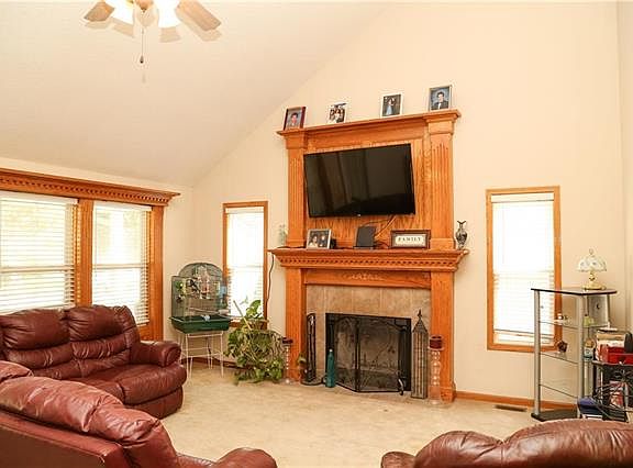 2nd image of 3405 SE Adams Dr