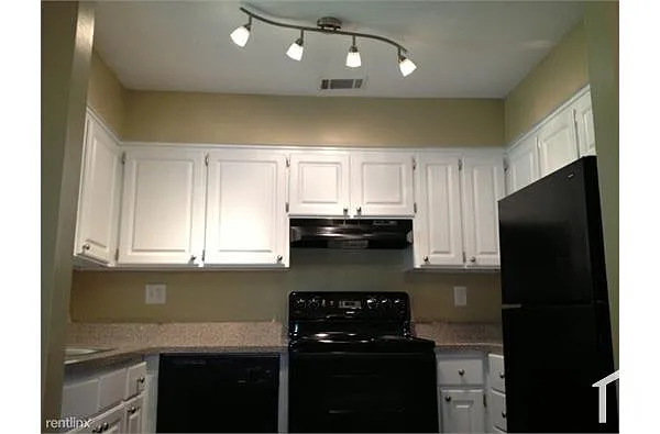 Building Photo - 7580 La Fontaine Dr #B