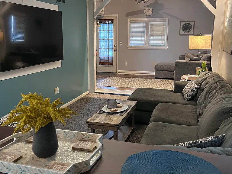 221 Blackstone Dr — Photo 8