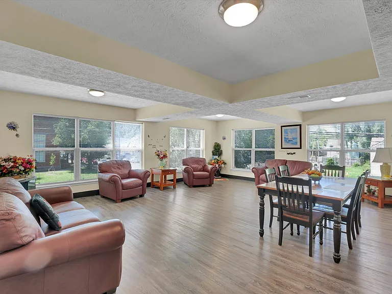 Rowan Place Apartments — Photo 8