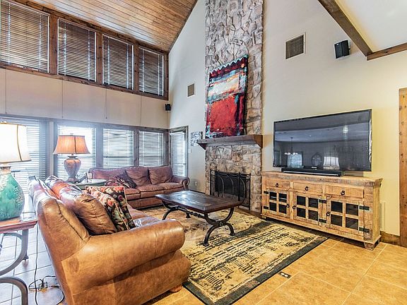 3rd image of 6207 La Vista Ct