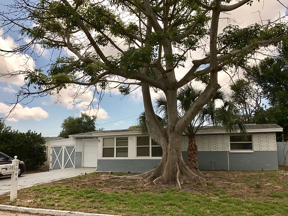 1st image of 2043 Holiday Dr