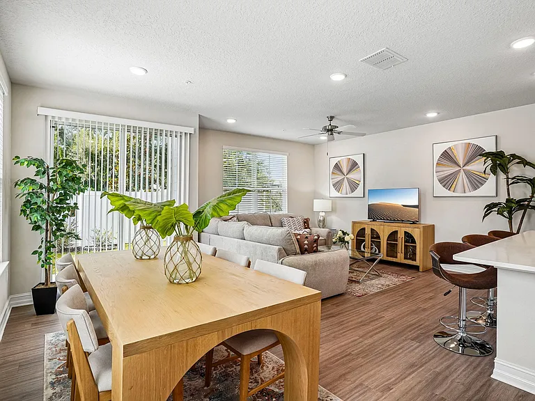 Lake Tavares Apartments — Photo 16