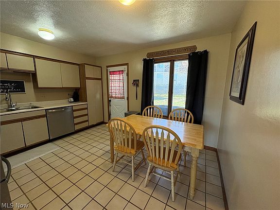 3rd image of 50 N Main St