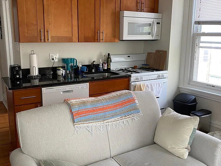 4653 Hazel Ave #3R — Photo 2