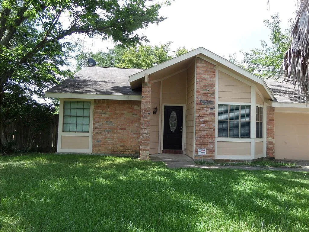 4 bed, 1296 sqft, $2,000 — Photo 1