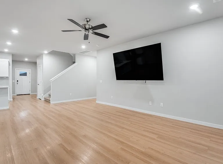 913 W Sonoma St — Photo 3