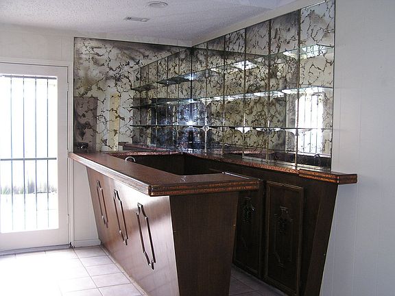 Walk-in Bar