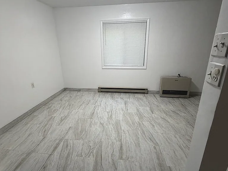 Hawthorne Cir — Photo 6