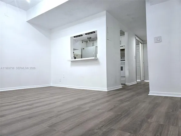300 NW 107th Ave APT 206, Miami, FL 33172