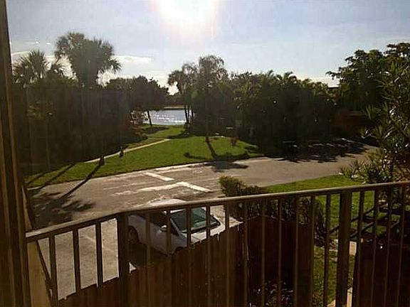 4th image of 8325 N Coral Cir